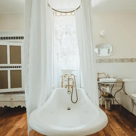 Chateau Du Guerinet Bed & Breakfast